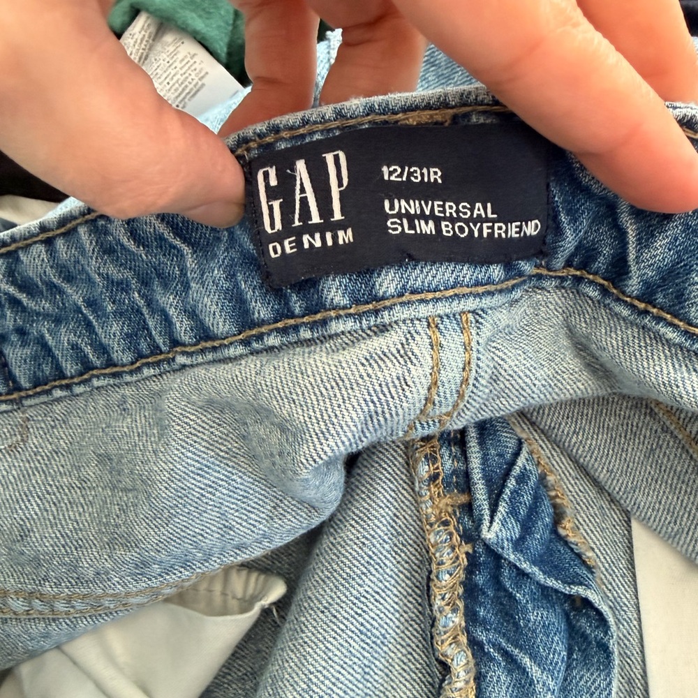 GAP Light wash universal slim boyfriend jeans size 12. Frayed hem. - Picture 5 of 6